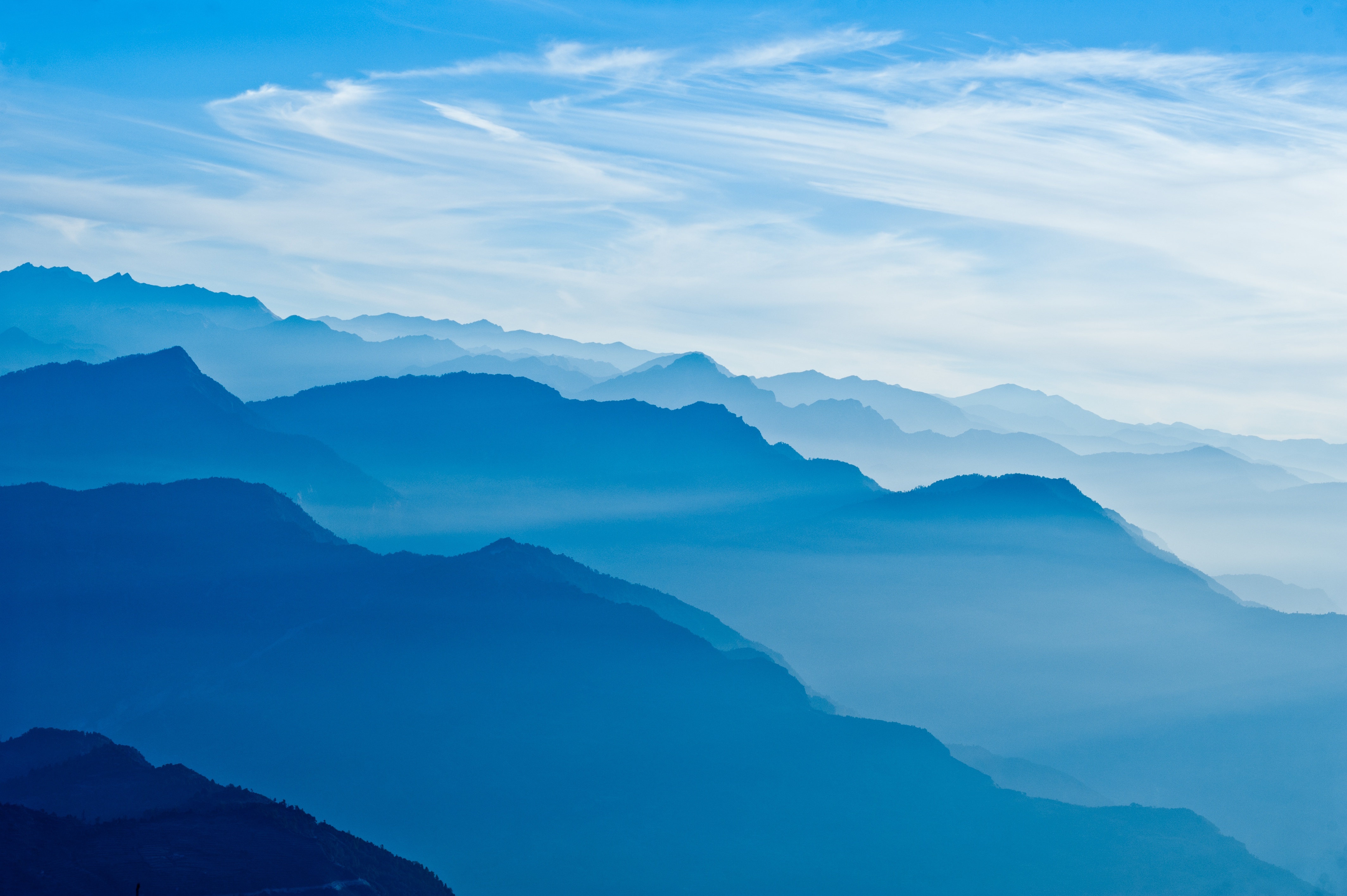 Синие холмы. Голубые горы Гималаи. Горы небо. Фон горы. Синие горы.