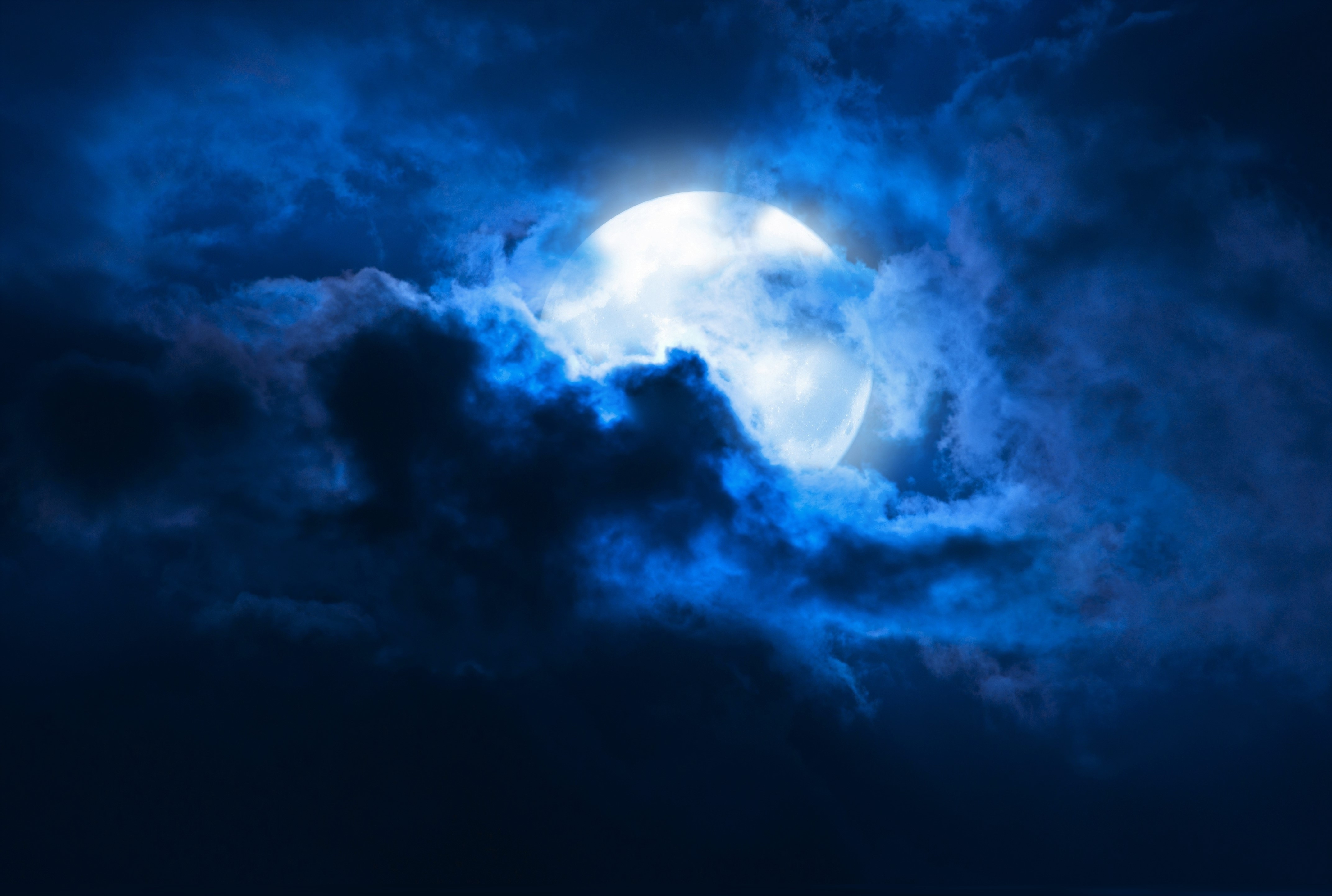 Clouded moon. Ночные облака. Темное небо с облаками. Небо ночью. Лунное небо.