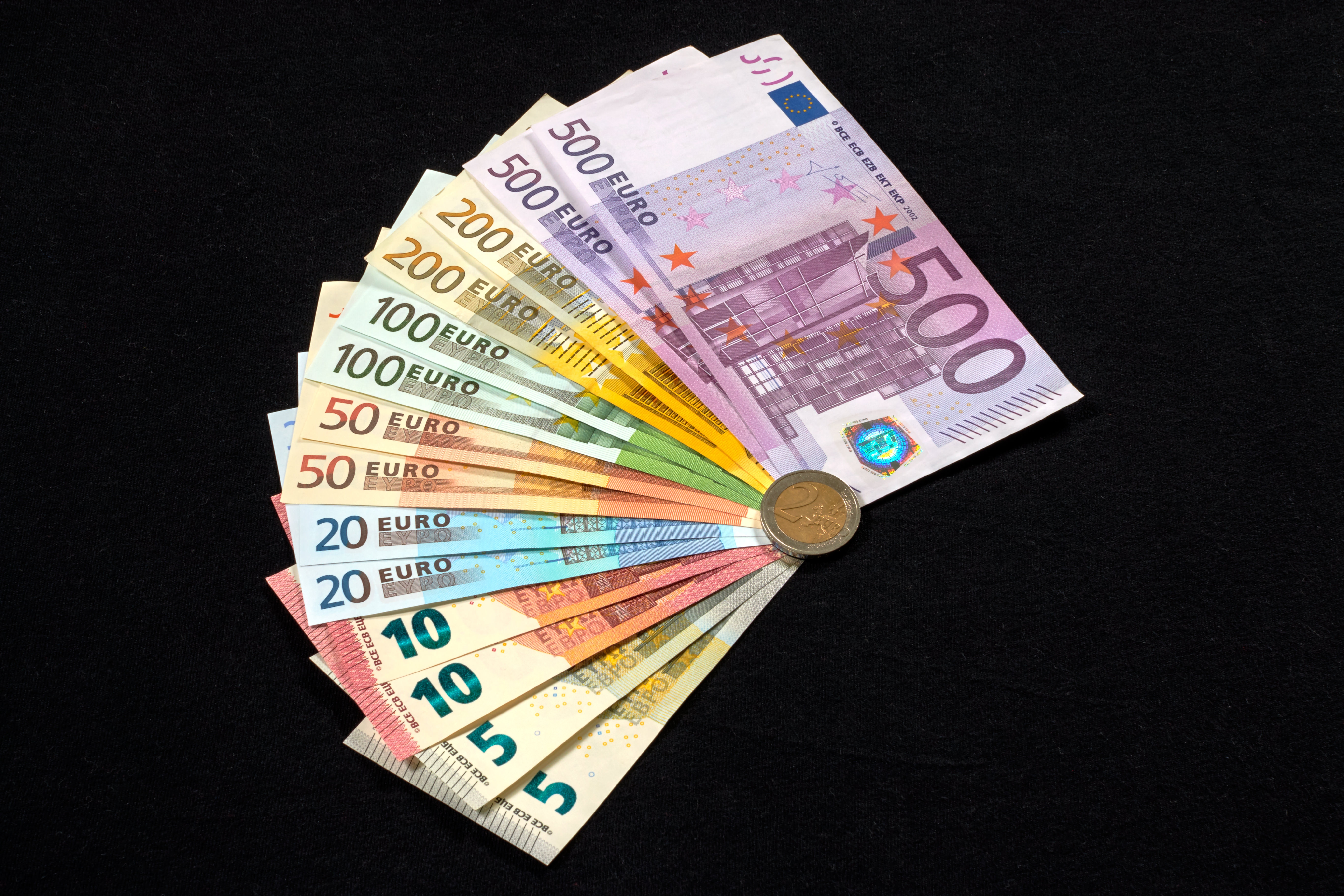 Euro currency. Евро валюта. Евро фото. Деньги евро. Евро фото купюр.