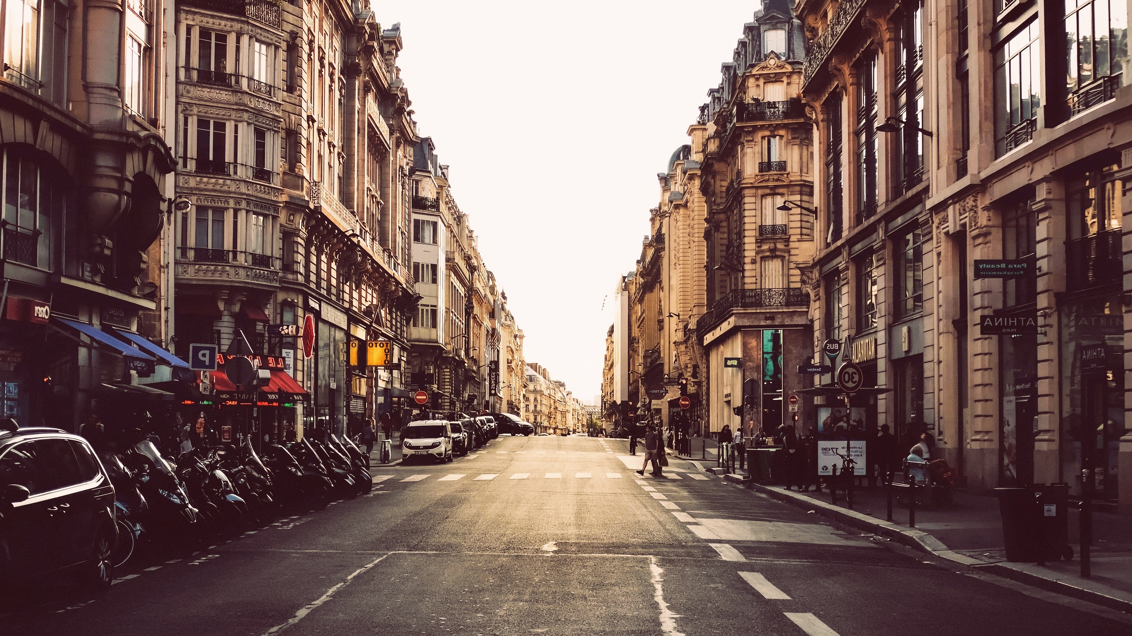 Улица качество 720. Улица Урбан. Улица города. Парижские улицы. Улица пустая Париж.