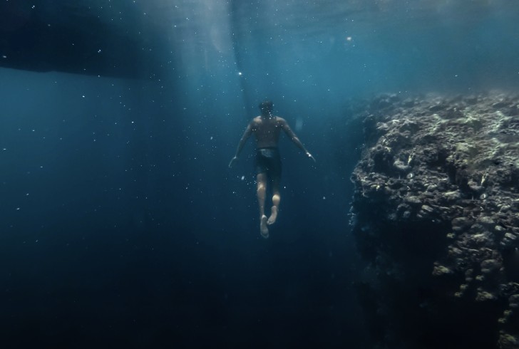 Wallpaper Underwater, Man, Swimming, Ocean, Reef - Resolution:2452x1652 ...